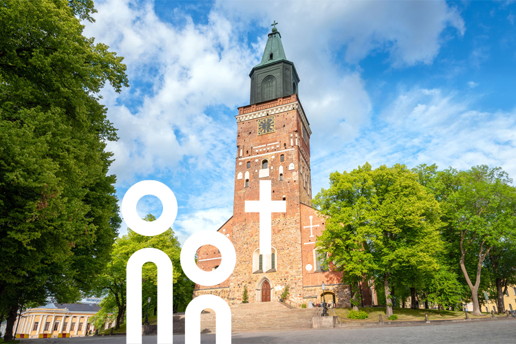 Näkymä Turun tuomiokirkosta kesällä.
